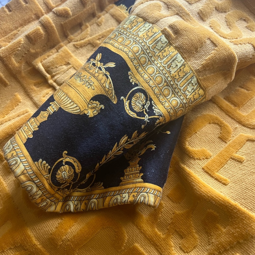 Versace Gold Embossed Robe - Picture 7 of 7